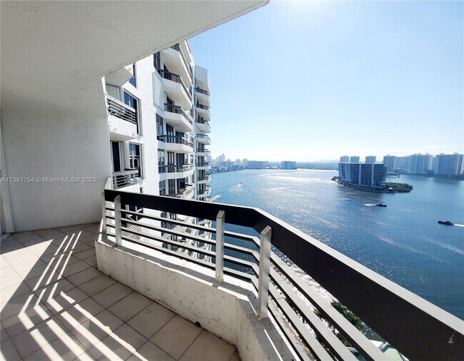 Foto del edificio - 19101 Mystic Pointe Dr