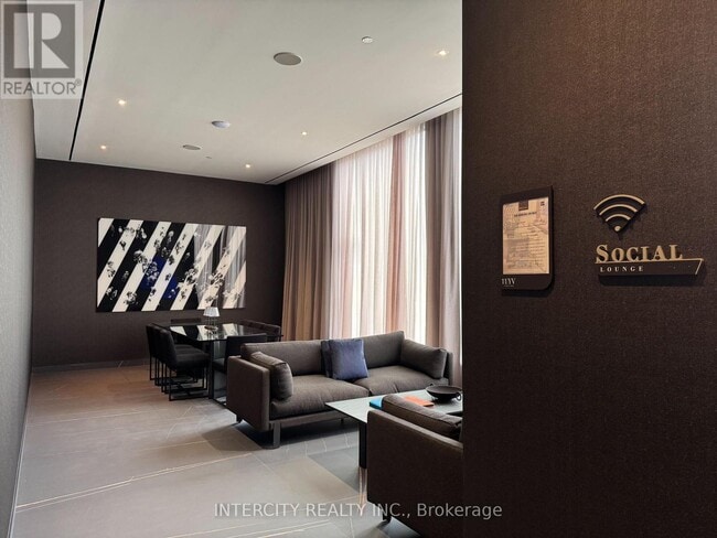 Building Photo - 11 Yorkville Ave