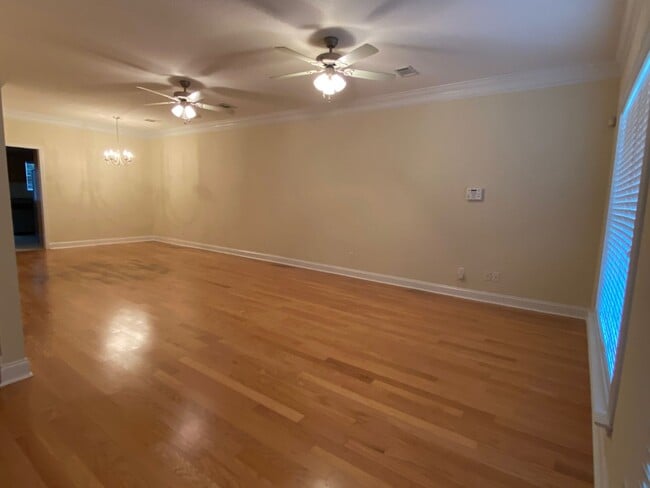 Foto del edificio - FOR RENT