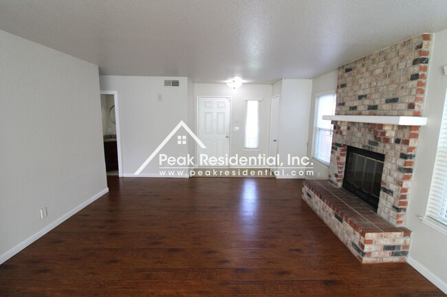 Foto del edificio - A Beautiful Elk Grove 4bd/2.5ba Home with ...