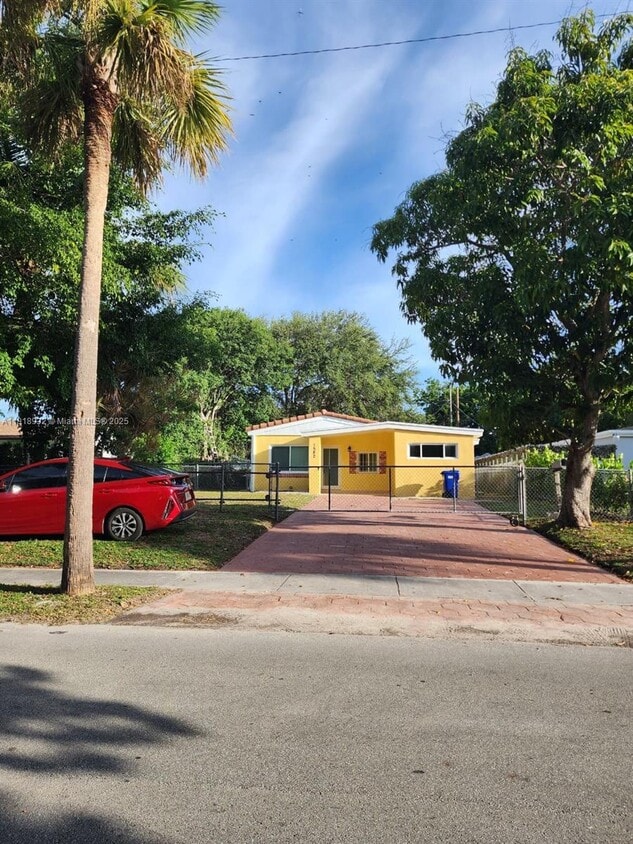 Foto principal - 1582 NE 172nd St