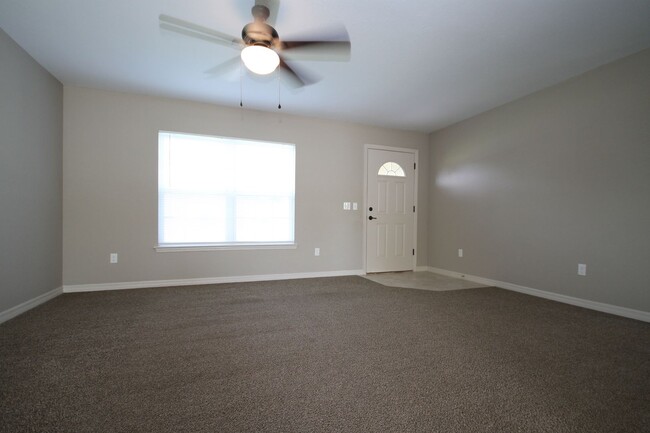 Foto del edificio - Charming 3-Bedroom Home with Pets Welcome in Ocala