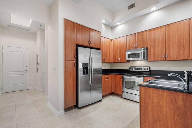 Building Photo - 801 S Olive Ave