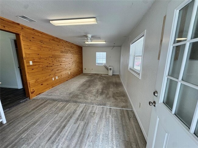 Building Photo - 306 N Iona Ave