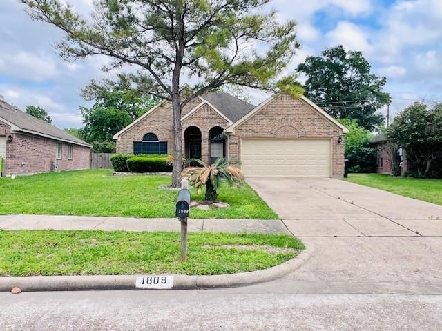 Foto del edificio - 1809 Village Ct Ln