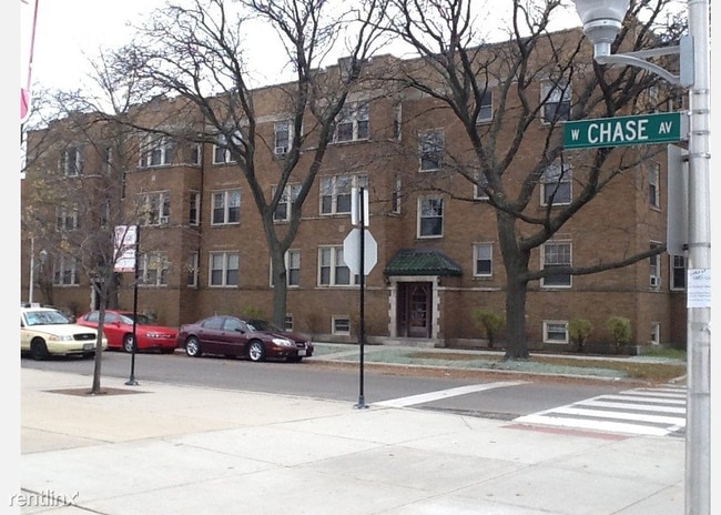 Building Photo - 2325 W Chase Ave