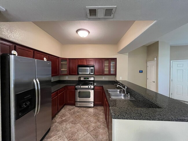 Foto del edificio - Lovely Summerlin 3 Bedroom 2 Bathroom Condo!