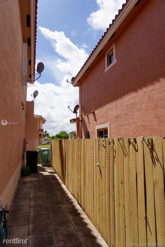 Foto del edificio - 9433 SW 77th Ct