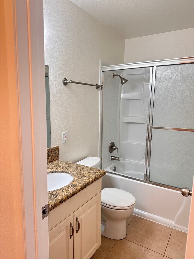 Building Photo - 13557 1/4 Village Dr