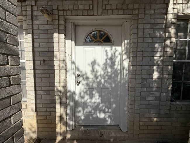 Building Photo - 308 Larga Vista Dr