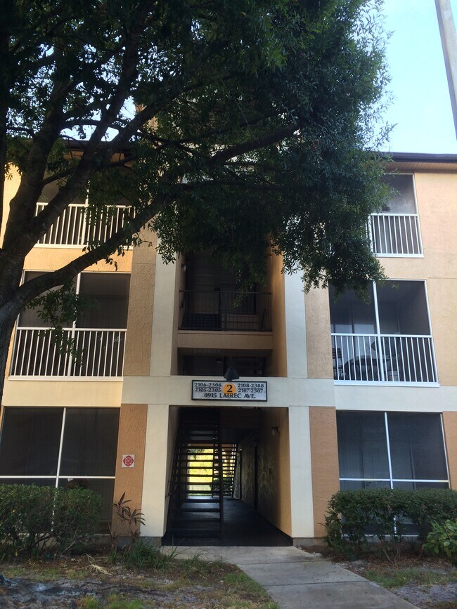 Foto del edificio - 8915 Latrec Avenue