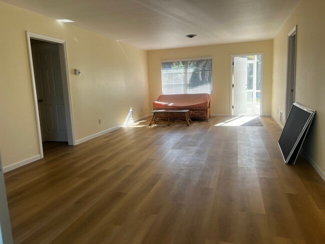 Building Photo - Immediate Availability on Newly Updated 2BR/2BA in South Venice