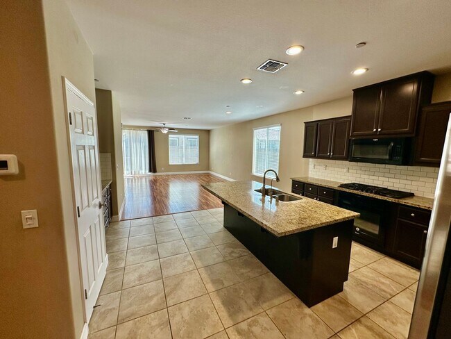 Foto del edificio - 2487 N Mountainside Dr