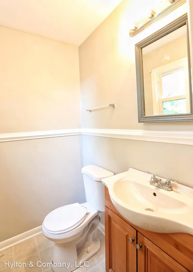 Building Photo - 4 br, 1.5 bath House - 2703 Boston Street