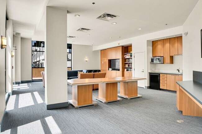 Foto del edificio - 5001 California Ave SW