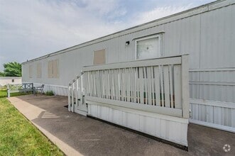 Building Photo - 5005 Shoreline Cir W