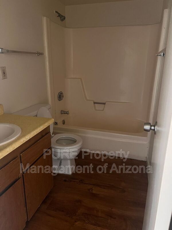 Building Photo - 231 E 2nd Ave