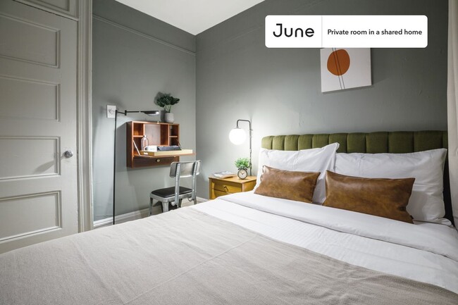 Foto del edificio - Private bedroom in 4 bed/1 bath Home