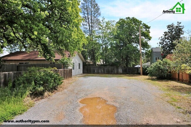 Foto del edificio - 1541 Victor Ave