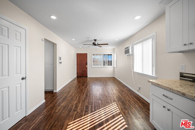 Foto del edificio - 432 N Harvard Blvd