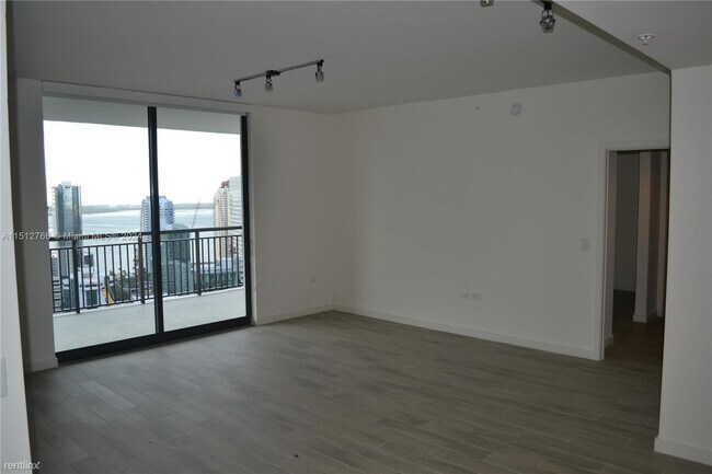 Foto del edificio - 3 br, 2 bath House - 999 SW 1st Ave Apt 3317