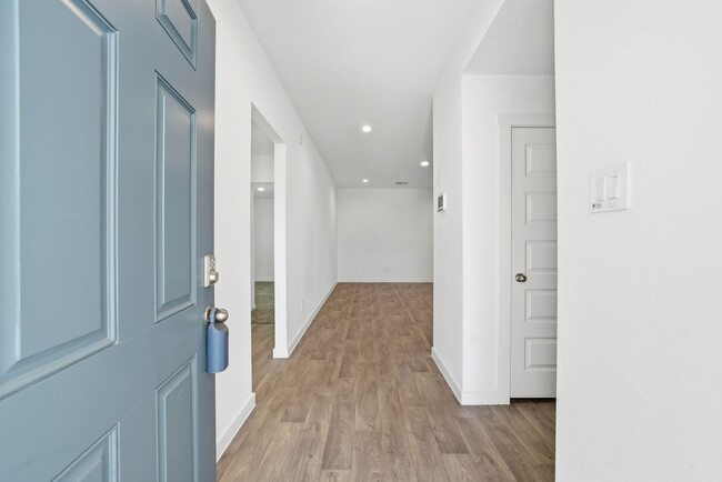 Foto del edificio - Offered by Precision Realty and Management...