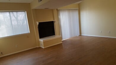 Building Photo - 5200 Villa View Dr