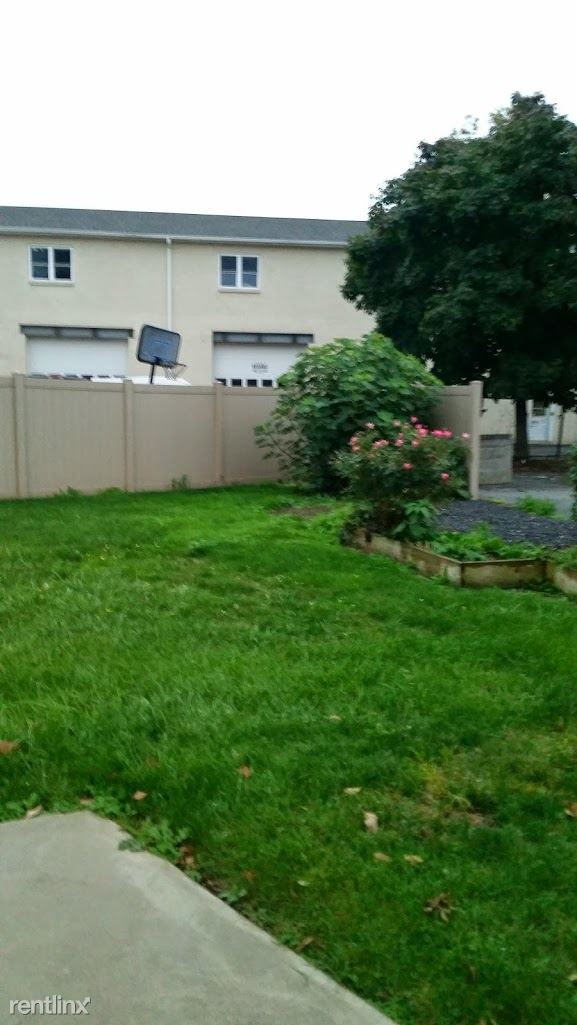 Foto del edificio - 1674 Chichester Ave