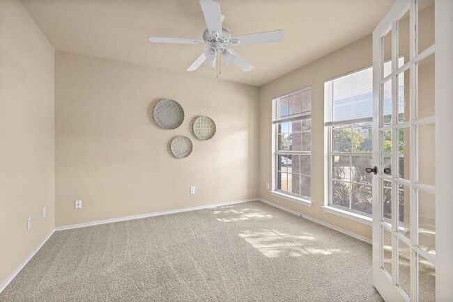 Building Photo - 208 Creston St
