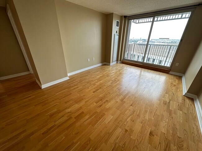 Building Photo - 10 Museum Way