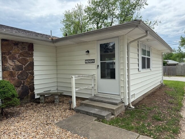 Building Photo - 2505 S Ingram Mill Rd