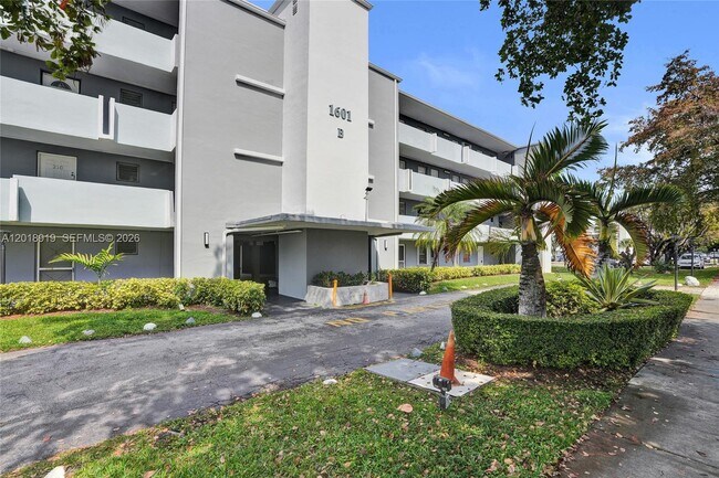 Foto del edificio - 1601 NE 191st St