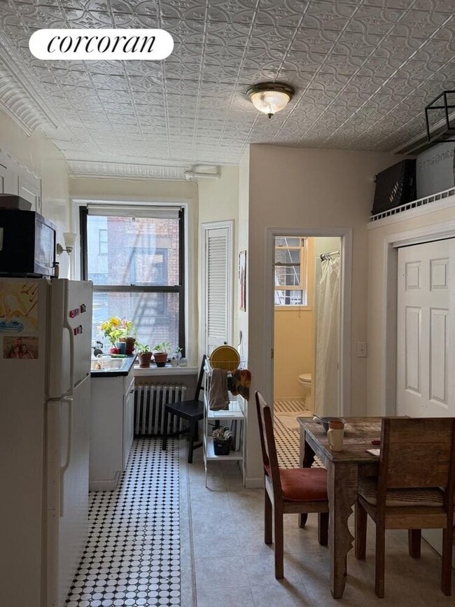 Building Photo - 532 W 50th St