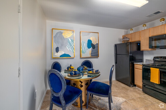 2BR, 2BA - 1,035SF - Kitchen - Bromley Village