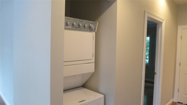 Foto del edificio - 38 Manorhaven Blvd