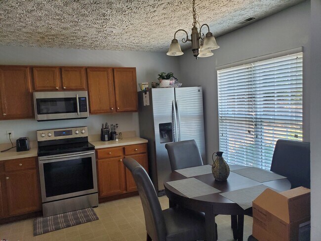 Kitchen - 432 Saint John Dr