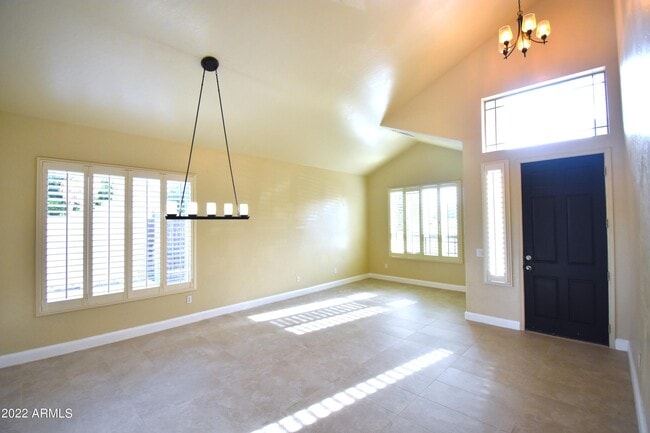 Foto del edificio - 768 E Irma Ln