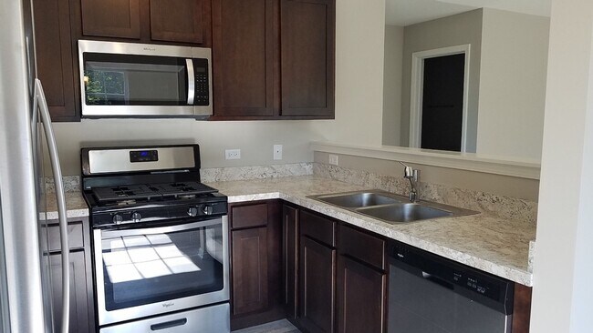Foto del edificio - Emery Oak-2Br/2Ba Rental Home-Second Floor
