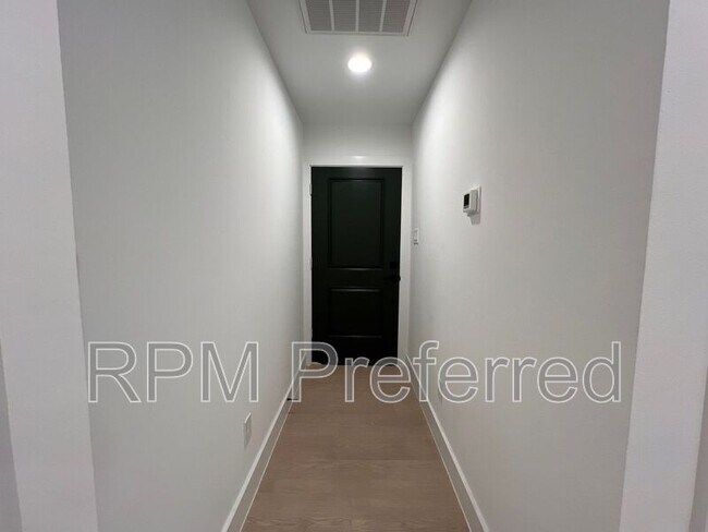 Foto del edificio - 4414 Elmwood St