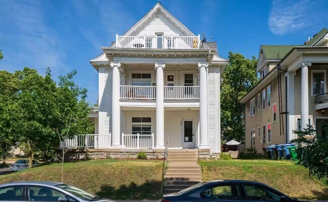 Building Photo - 513 W 25th St