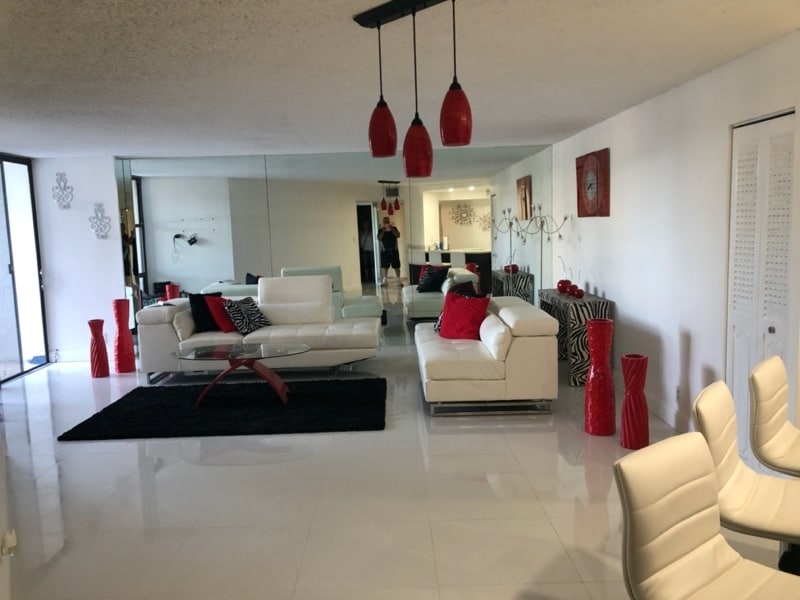 Photo - 800 Parkview Dr (Hallandale Beach, FL)