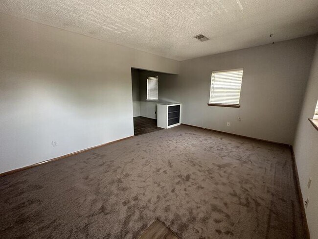 Building Photo - 304 N McKinley Ave