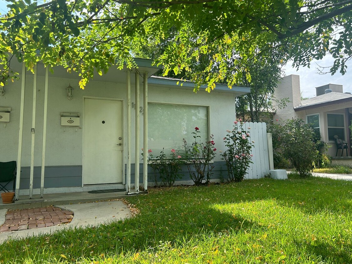 Primary Photo - Price Reduced- Spacious 2 Bedroom, 1 Bathr...