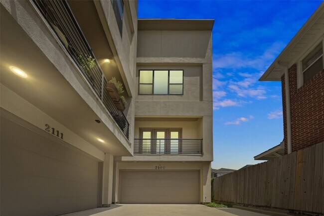 Building Photo - 2109 Winbern St
