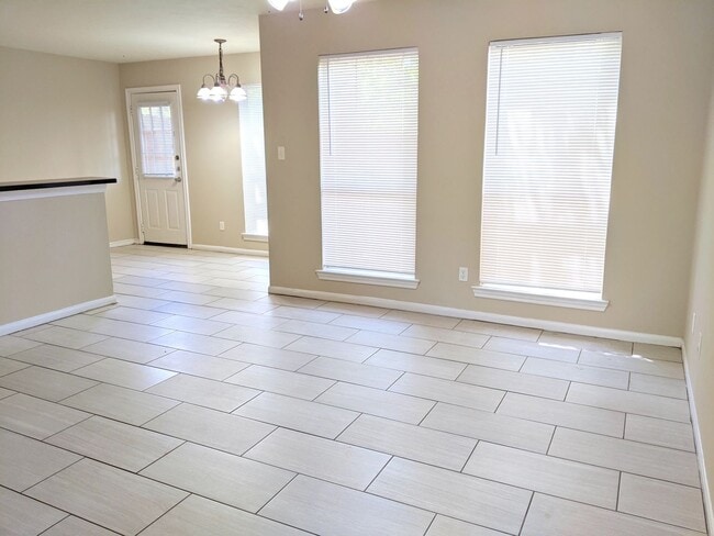 Foto del edificio - IMMEDIATE MOVE IN!!!  AMAZING 4 BED/3.5 BA...