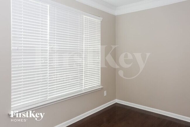 Building Photo - 132 Renville Pl
