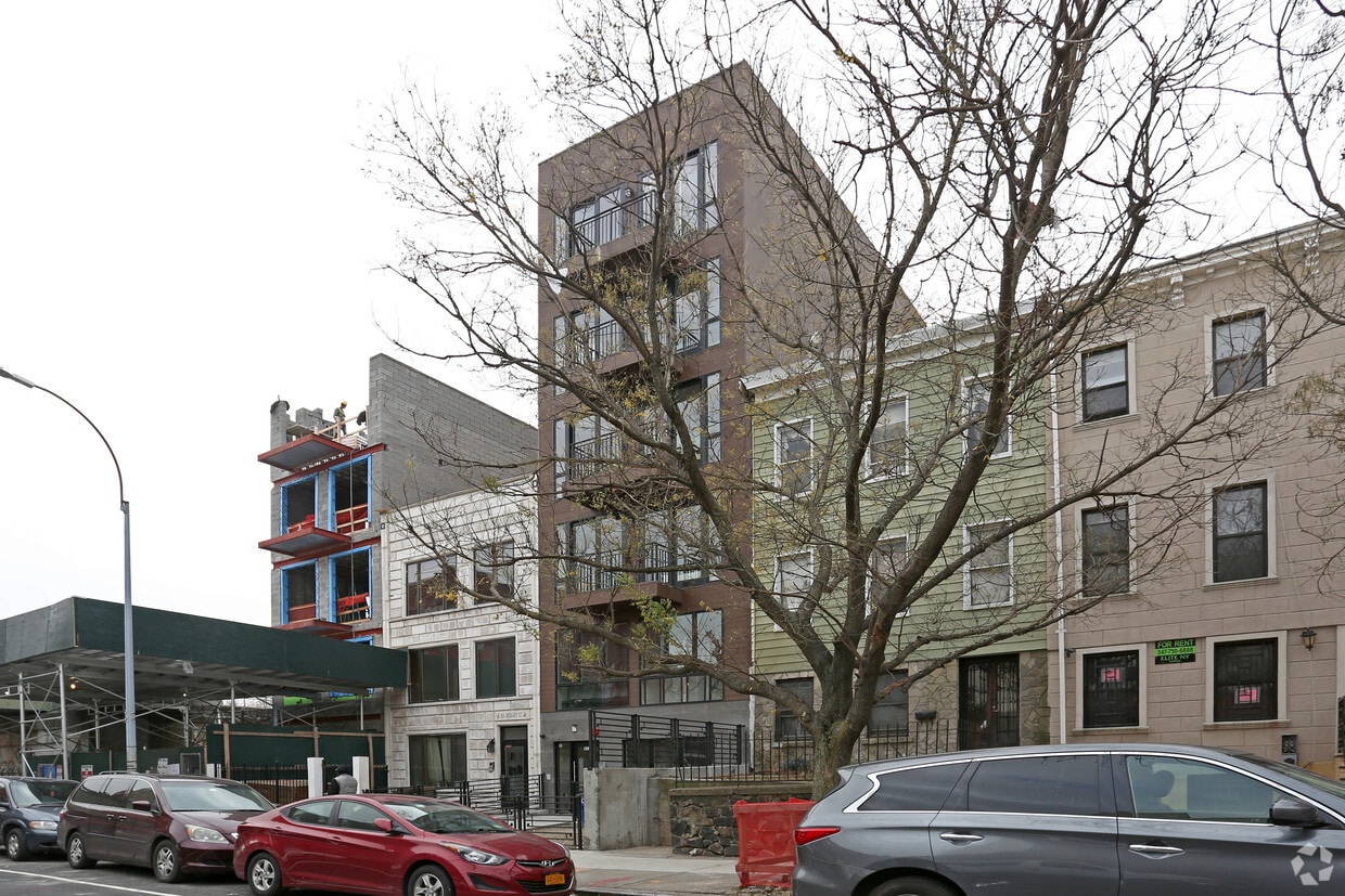 Building Photo - 912 Bergen St