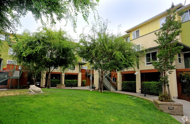 Building Photo - Lion Creek Crossings