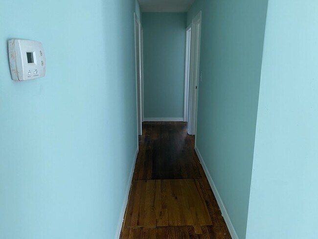 Foto del edificio - 3 Bedroom/ 1 Bathroom Available 800 per