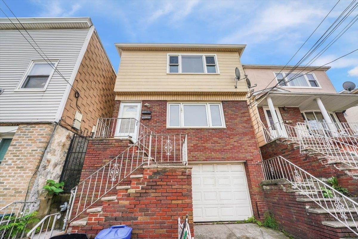 Primary Photo - 156 Terrace Ave